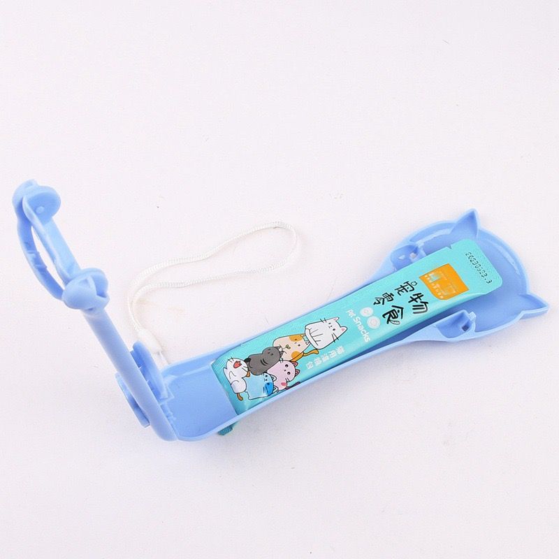 Cat Treat Paste Dispensing Spoon – Blue